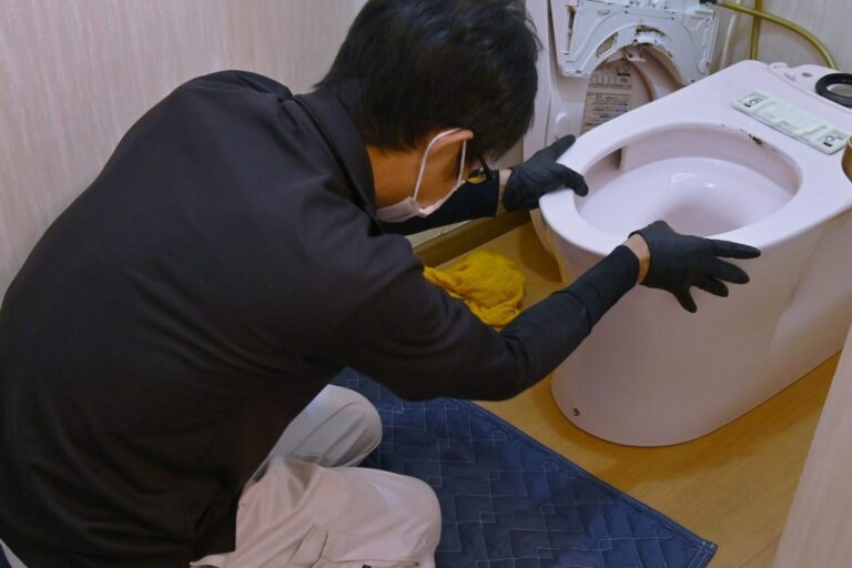 TOTOウォシュレット水漏れ対策完全ガイド：緊急応急処置や自力での修理まで解説！ 水まる