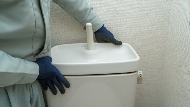 自力修理が難しいトイレタンクの水漏れを修理業者に頼むときは