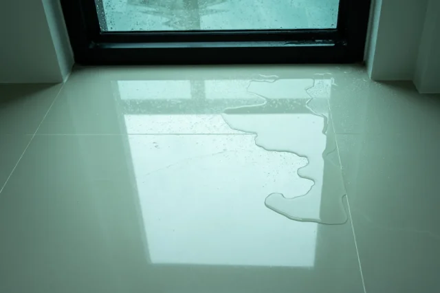 マンションで水漏れが起きる主な原因は?