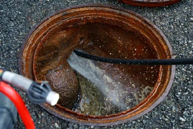 排水管や排水桝が原因でトイレが詰まり続けるのはなぜ?